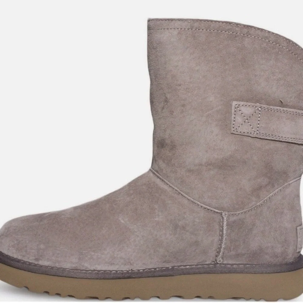 ✨NEW UGG Uggs REMORA CRYSTALS BUCKLE Suede Boots Stormy Grey Taupe 9